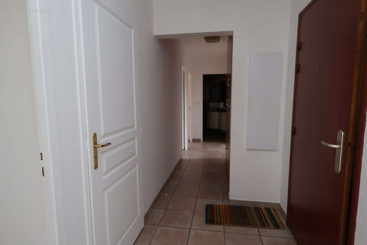 Montigny centre  appartement climatisé avec terrasse 3 chambres 2 garages ascenseur - photo 6