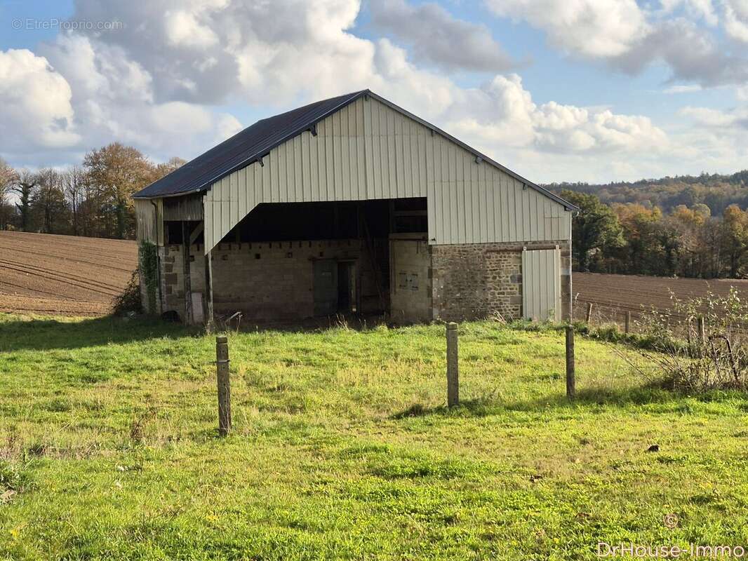 Maison à SAINT-POIS