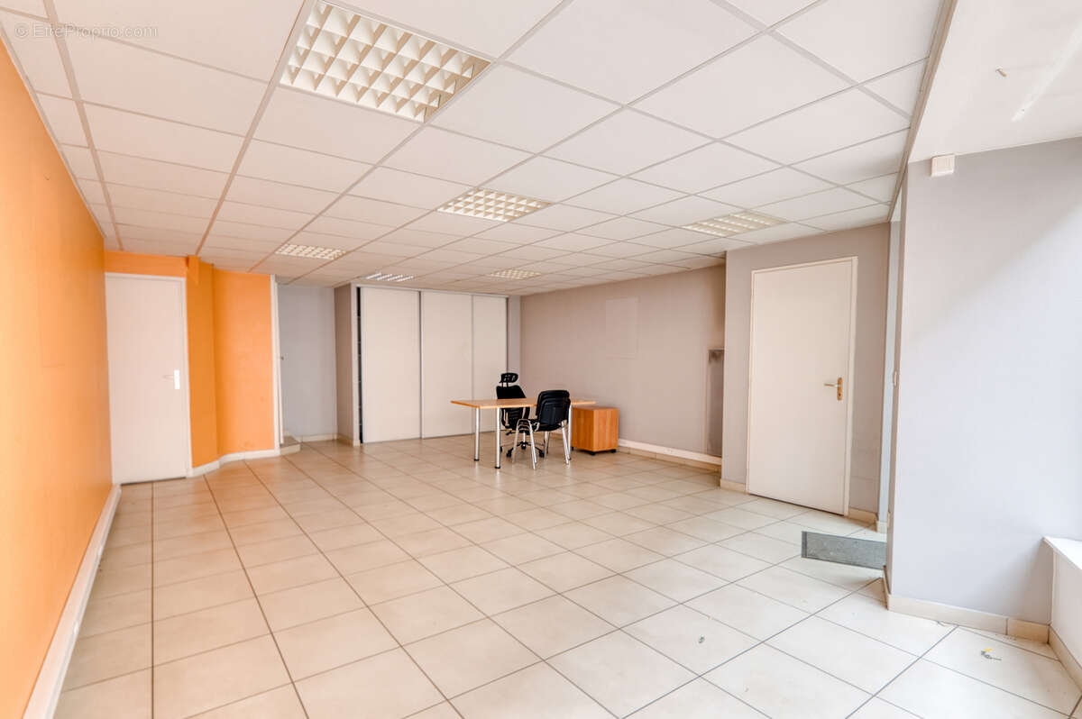 Commerce à PONT-DE-CHERUY