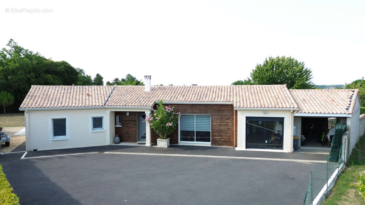 Maison à CHATEAUNEUF-SUR-CHARENTE