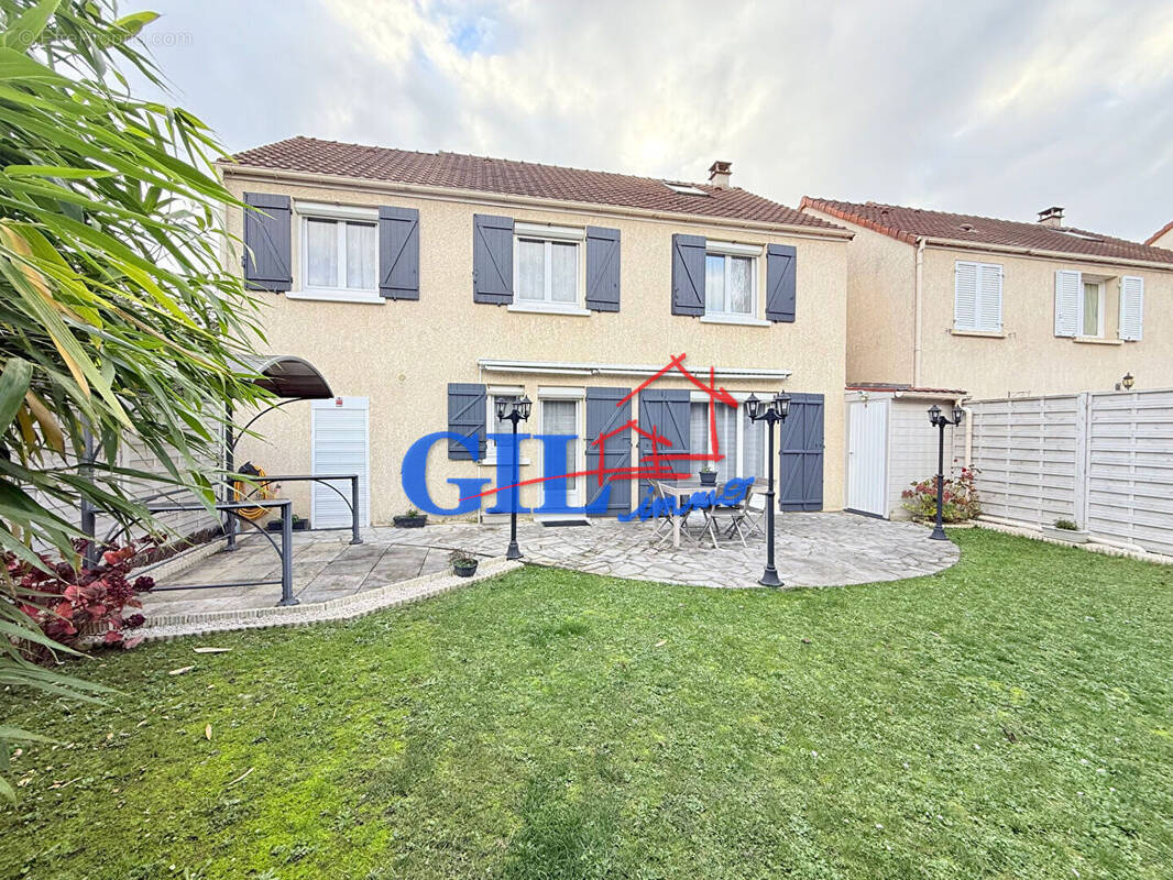 Maison à SAVIGNY-LE-TEMPLE