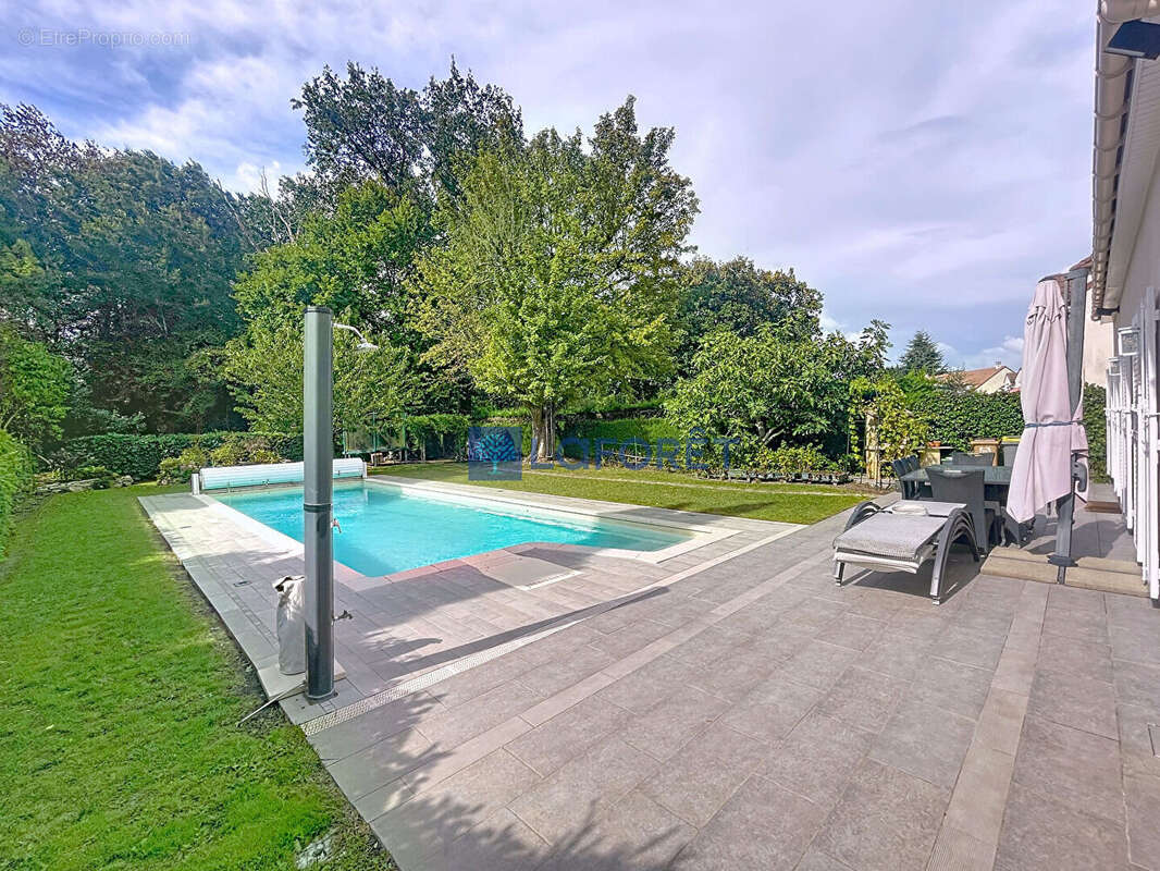 Maison à SAINT-PIERRE-DU-PERRAY