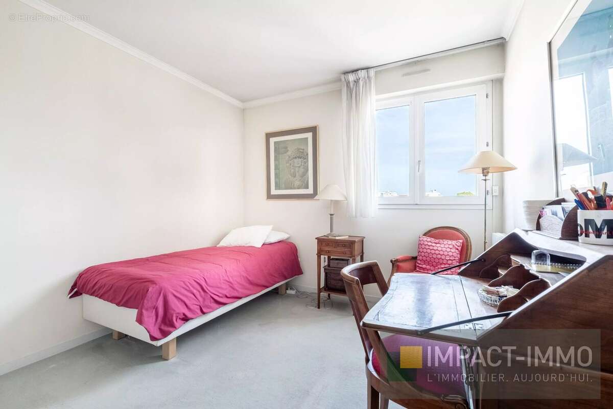 Appartement familial à Courbevoie - Étage élevé avec balcon - photo 4