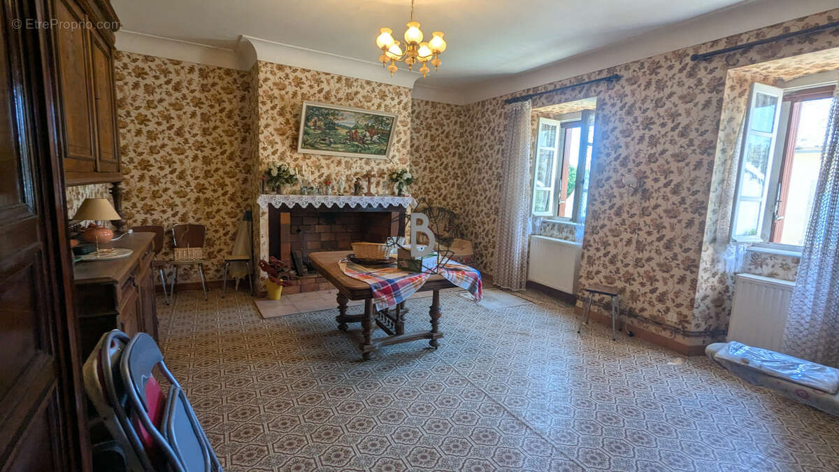 Maison à LUC-LA-PRIMAUBE