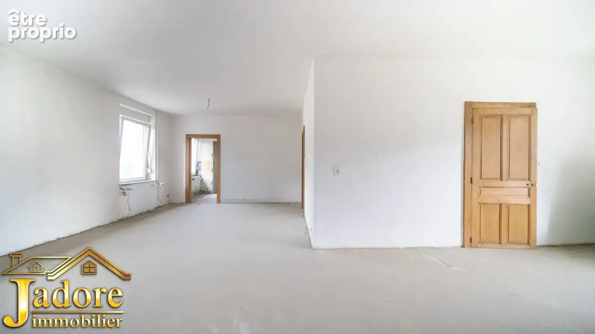 Immeuble + garages + annexes - photo 13