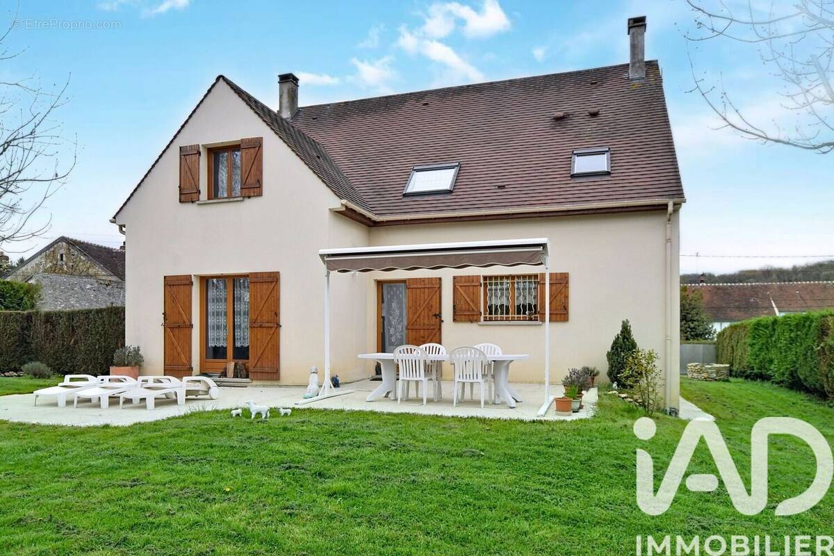 Photo 1 - Maison à CRECY-LA-CHAPELLE