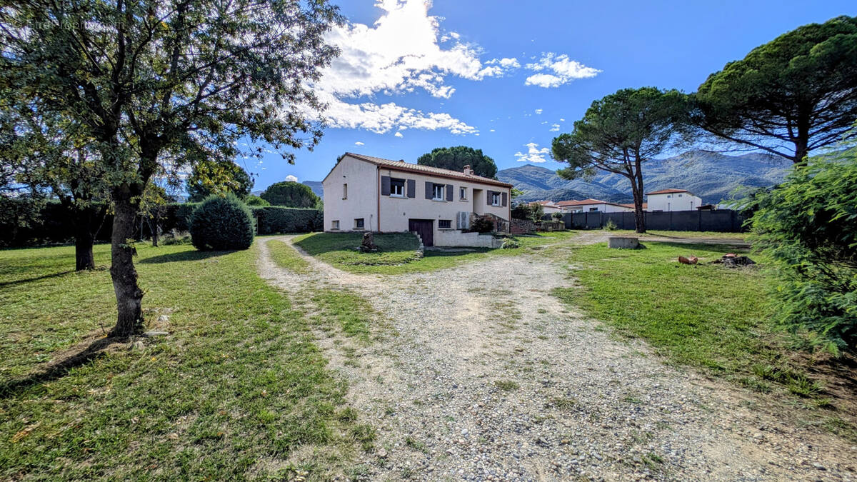 Maison à VILLELONGUE-DELS-MONTS