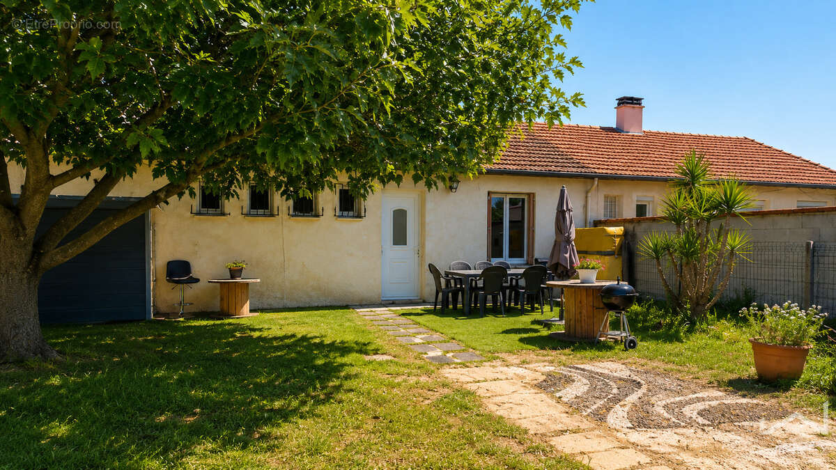 Appartement à SAINT-MONTAN