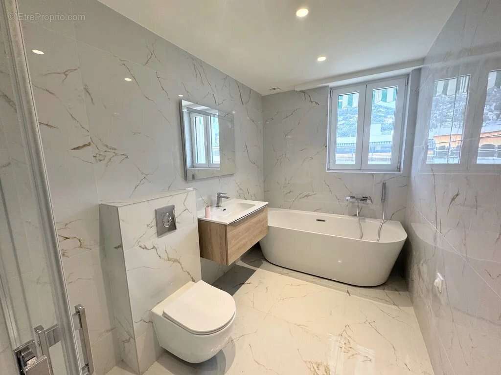 Appartement à ROQUEBRUNE-CAP-MARTIN