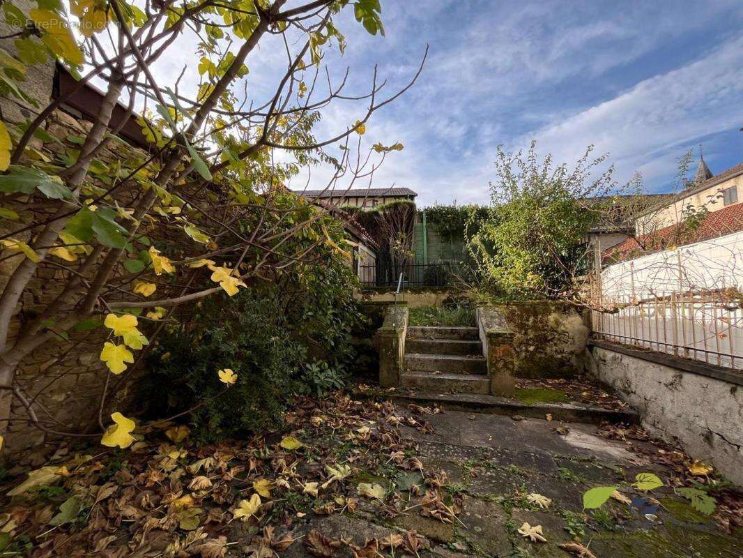 Maison à SAINT-LEONARD-DE-NOBLAT