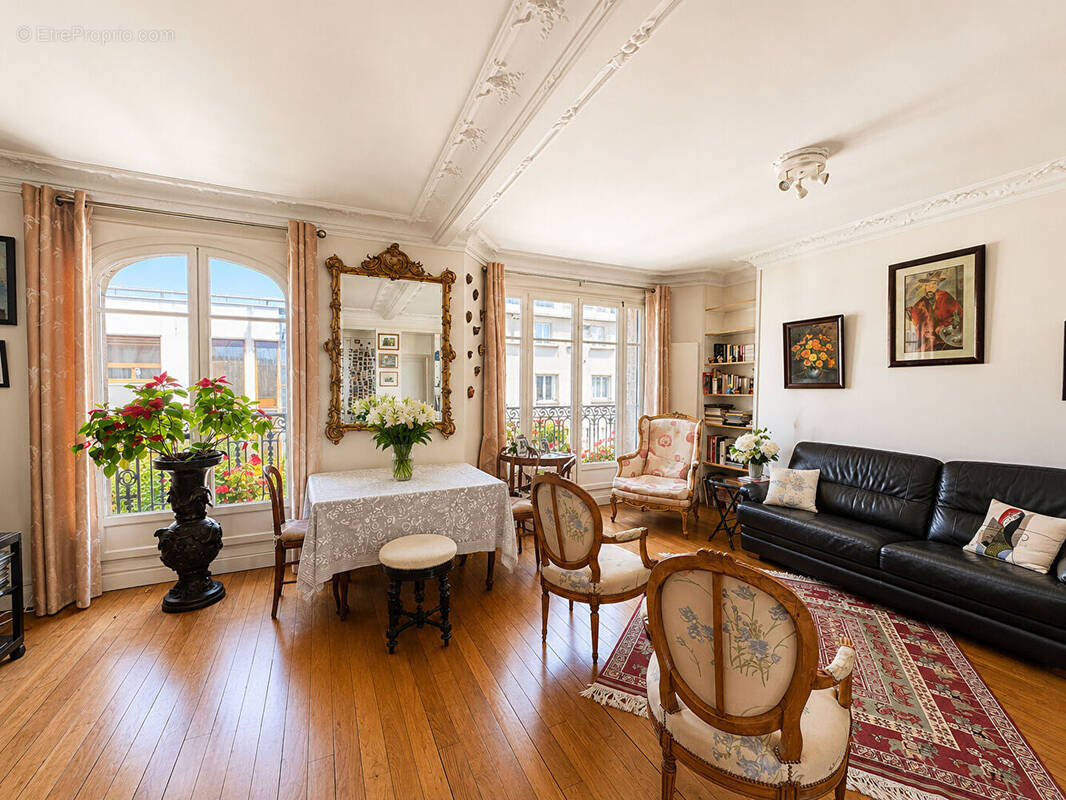 Appartement à PARIS-15E