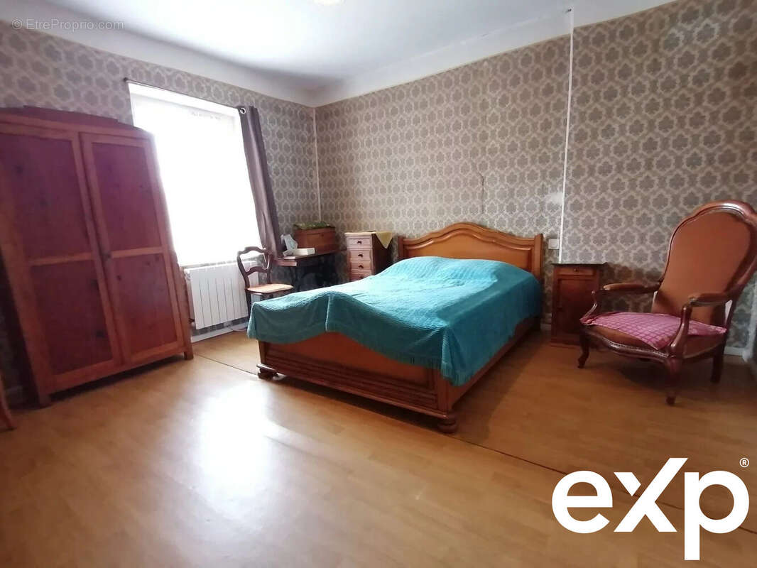 Maison à SAINT-SULPICE-LES-FEUILLES