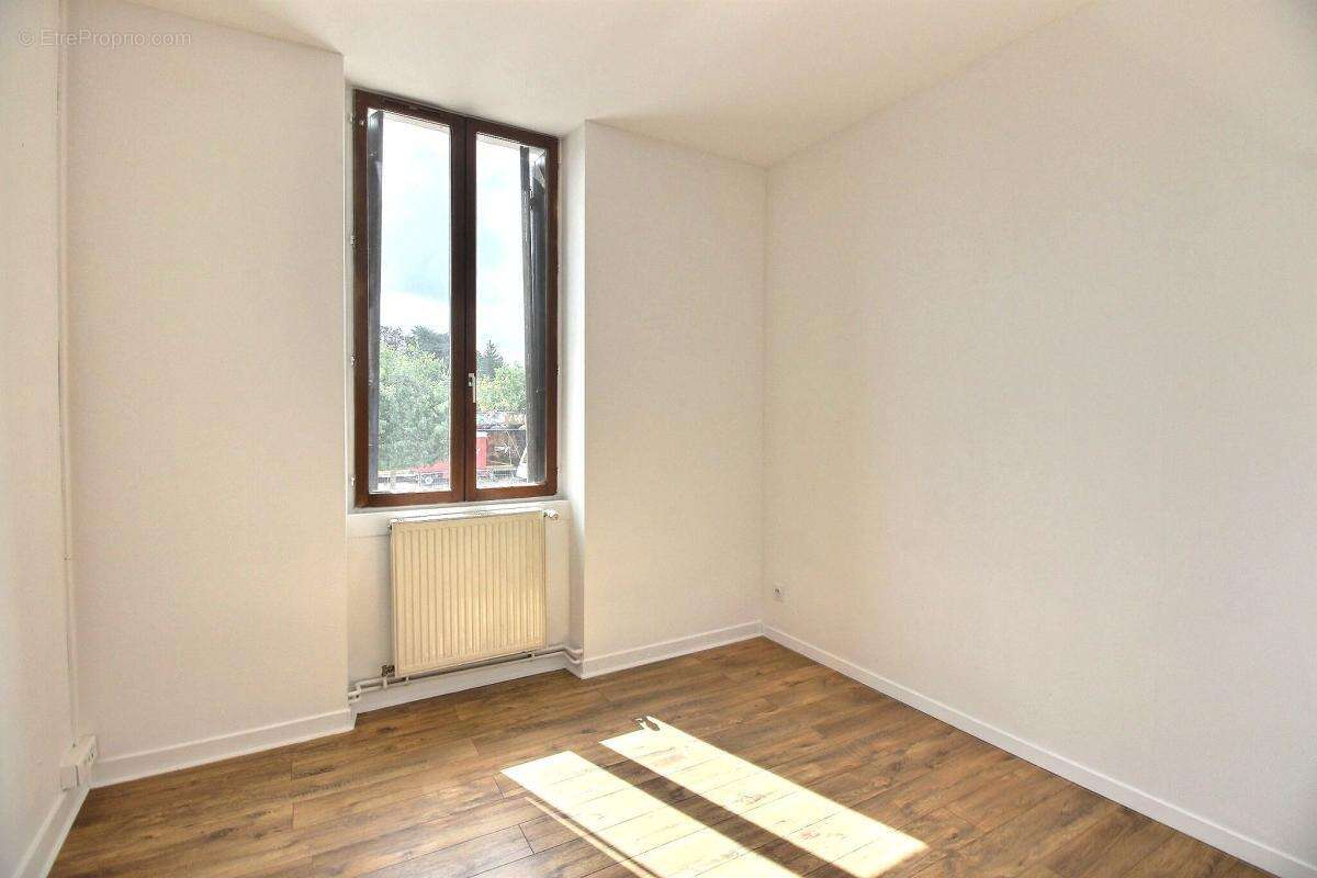 Appartement à LES AVENIERES