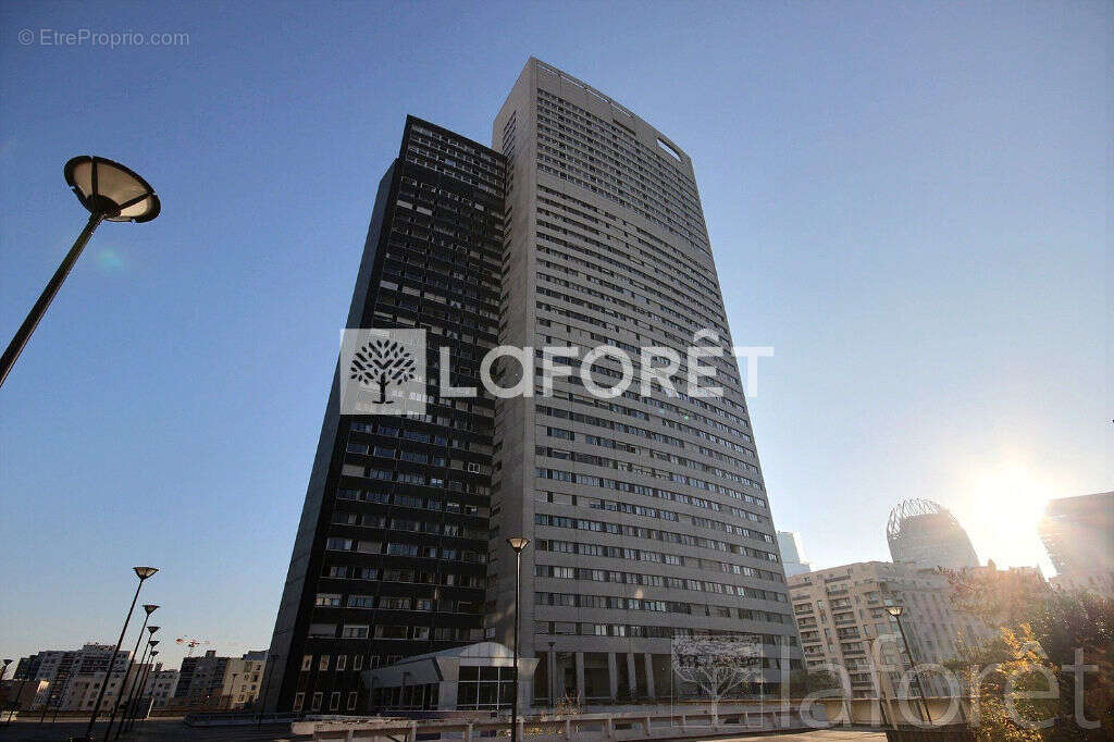 Appartement à COURBEVOIE