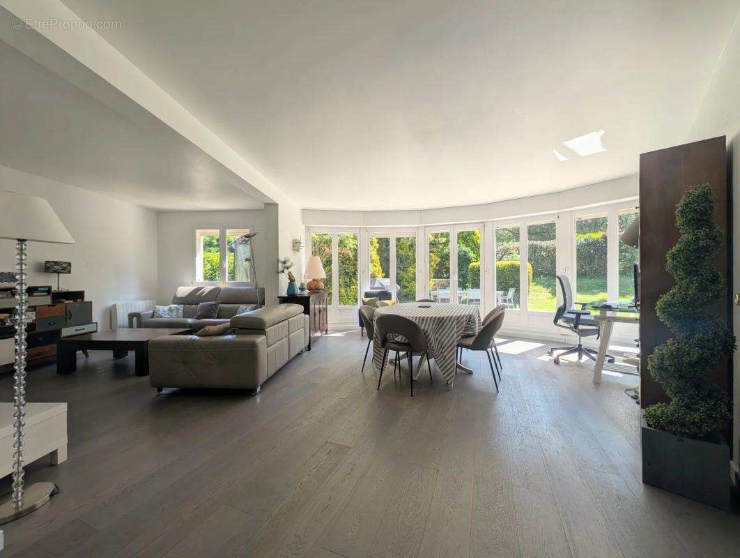 Maison à LES CLAYES-SOUS-BOIS