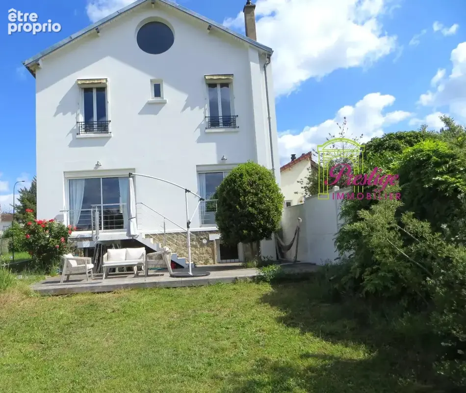 Maison à LE MESNIL-LE-ROI
