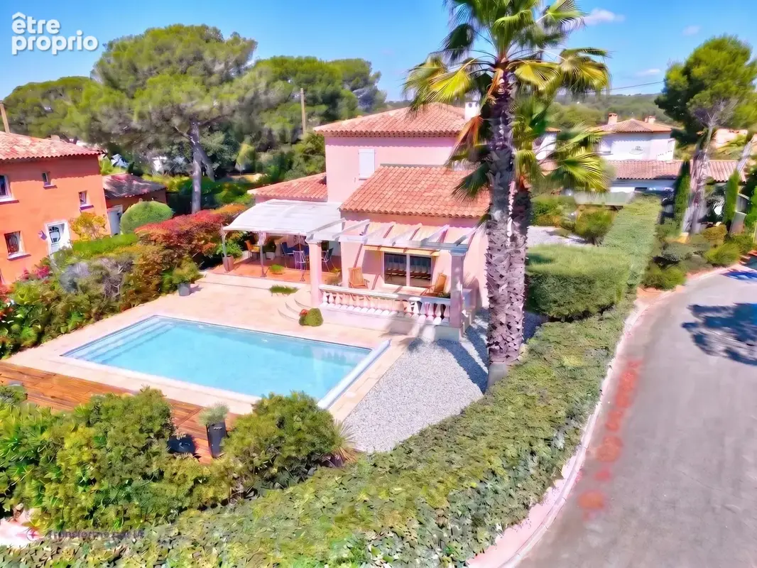 Villa de 5 pièces à vendre à Saint-Raphaël avec piscine et garage double - photo 3