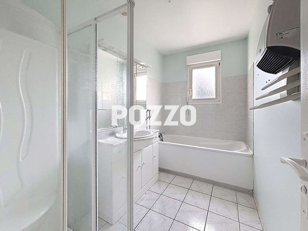 Marigny Le Lozon , maison plain pied de type F5 à 600 mètres du centre ville; bon état, jardin garage et parking privé - photo 7