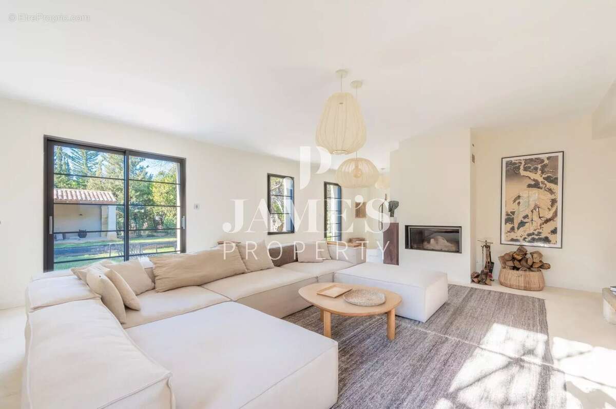 Maison 298 m² à Paradou  - photo 5
