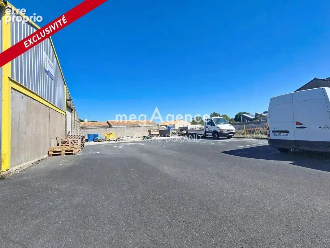 Bâtiment artisanal – 352 m² – dépôt & bureaux - photo 2