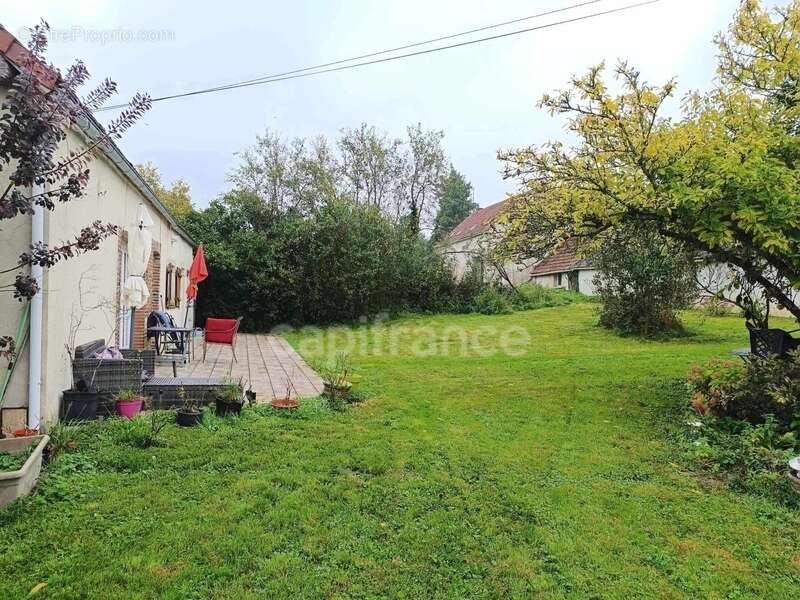 Maison à LES BORDES