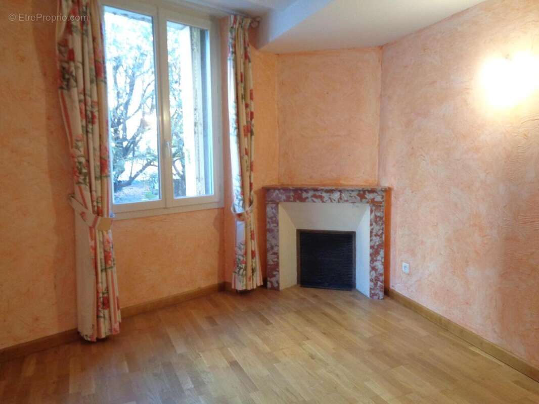   - Appartement à DRAGUIGNAN