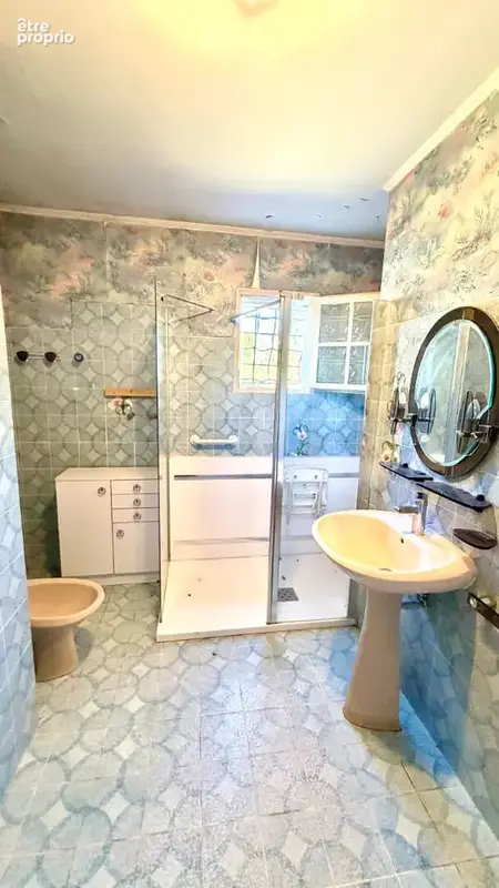 Maison de plain pied sur 428 m² de jardin clos et arboré. - photo 9