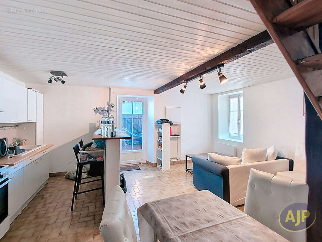 Appartement à SAINT-ANDRE-TREIZE-VOIES