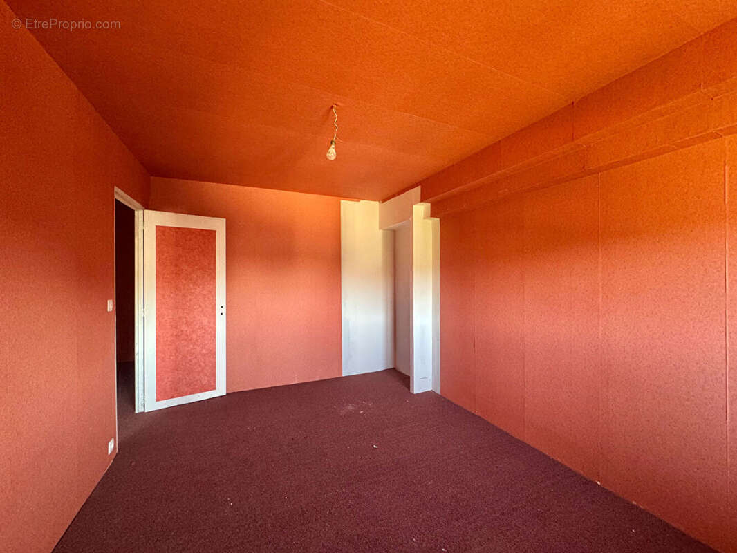 À VENDRE - Maison composée de deux logements indépendants avec terrain de 1300m2 environ - photo 16