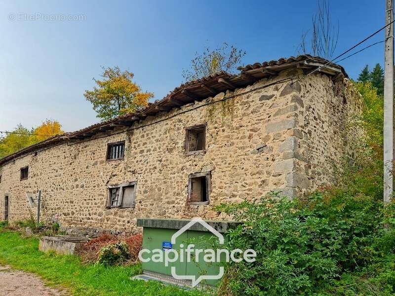 Maison à CELLES-SUR-DUROLLE