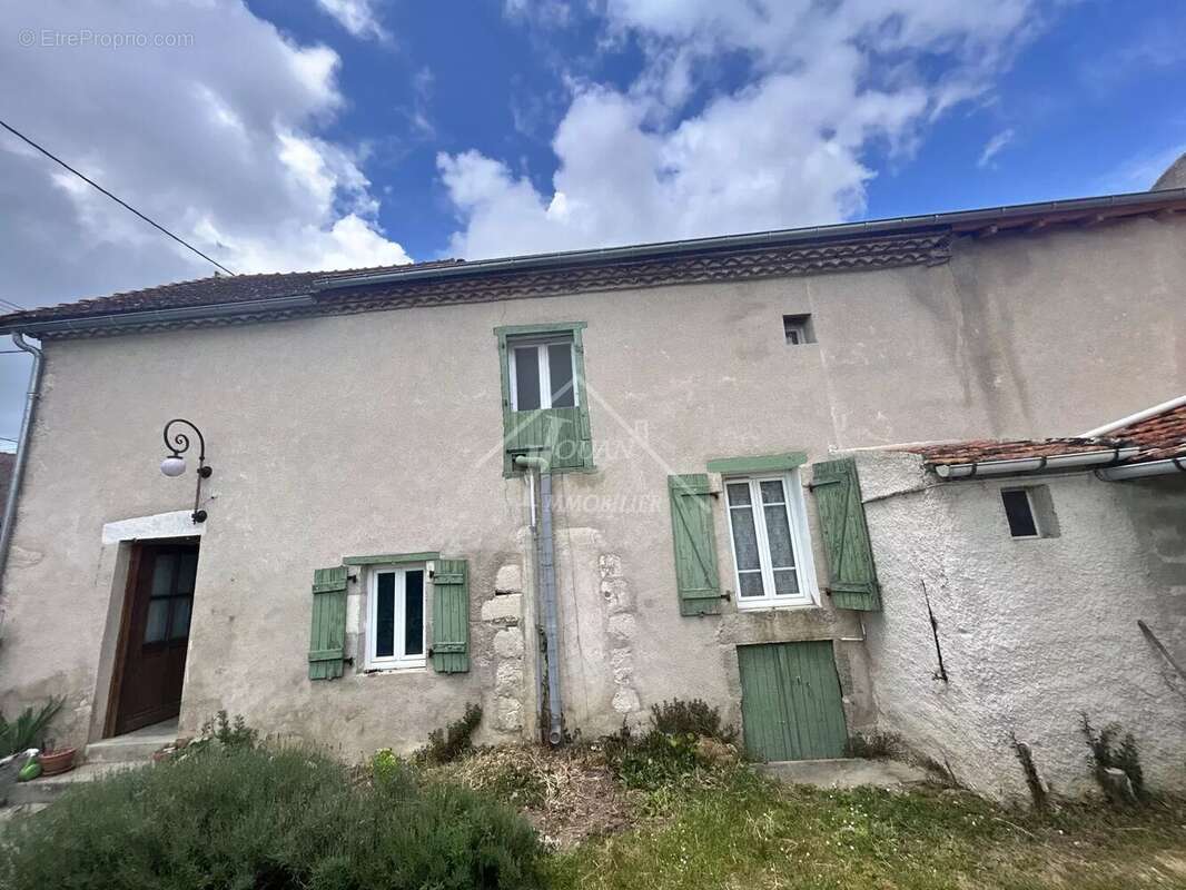 Maison à BELLENAVES