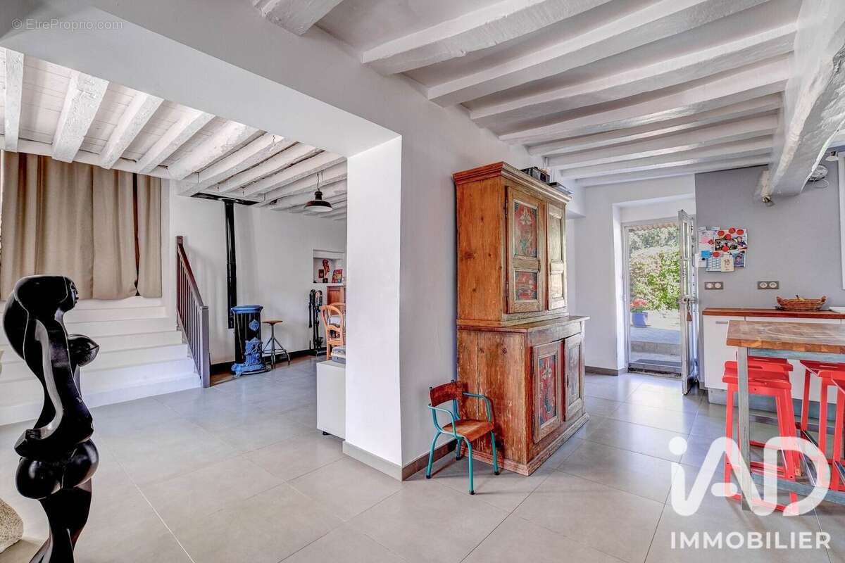 Maison 150 m² à Montceaux-Les-Meaux  - photo 3