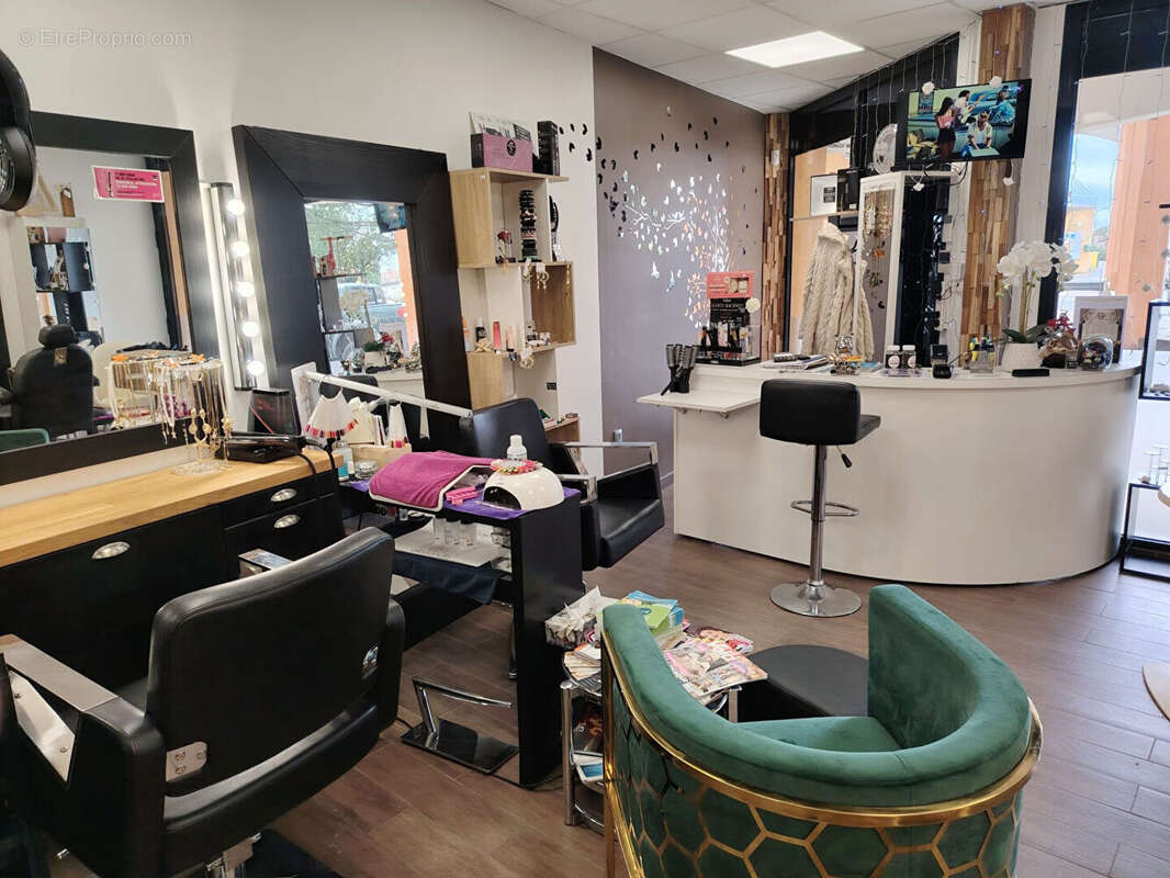 Commerce à ENTRAIGUES-SUR-LA-SORGUE