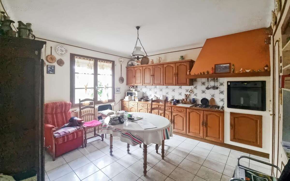 Maison 138 m² à Saint-Hilaire-De-Chaleons  - photo 4