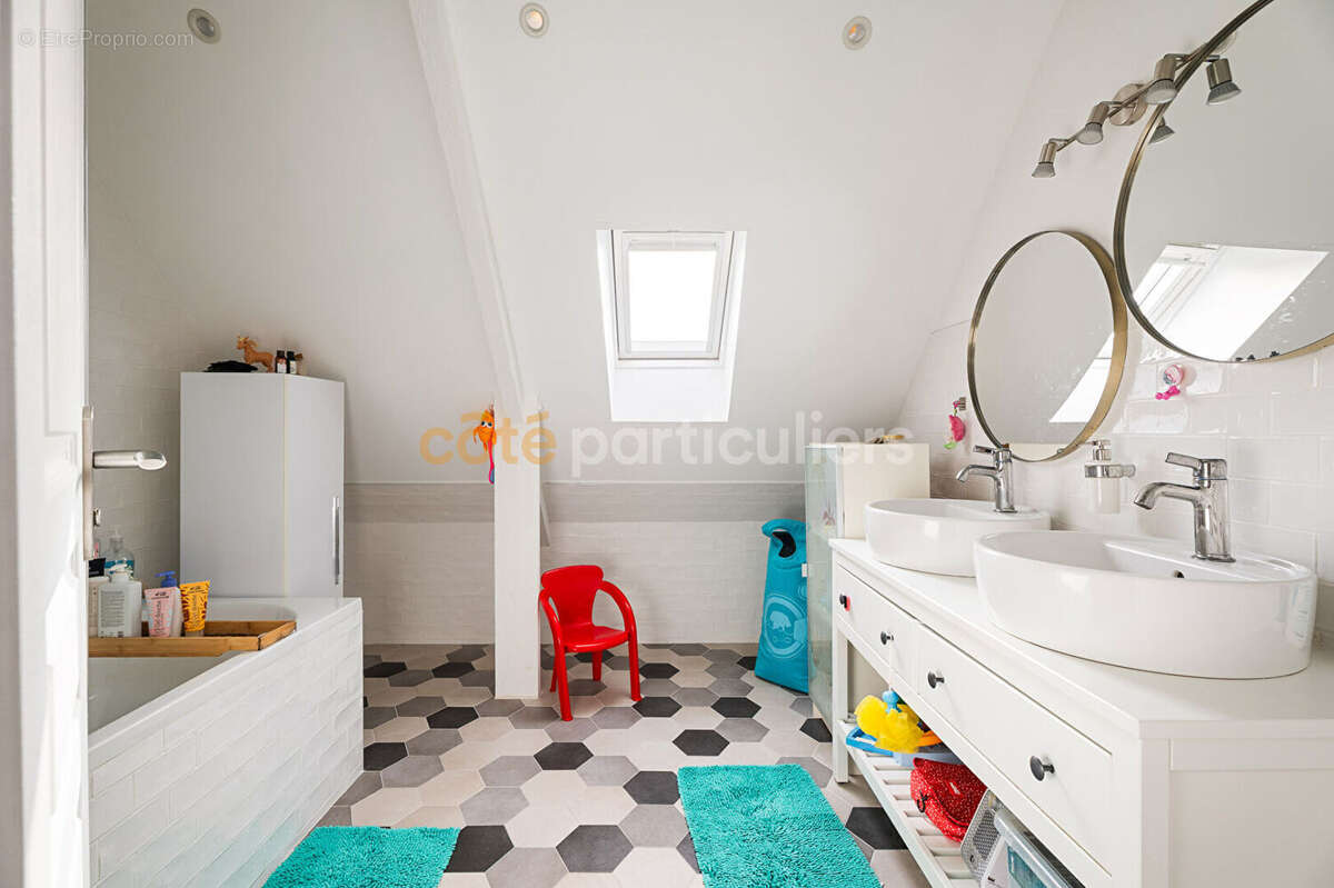 Maison familiale - 4 chambres - Sous-sol complet -Terrain 1 000 m² - photo 10