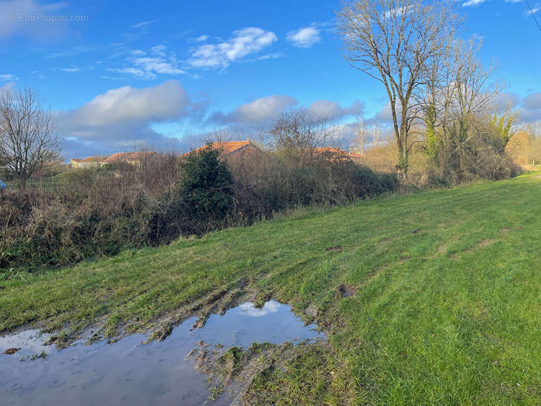 Terrain à LAHEYCOURT