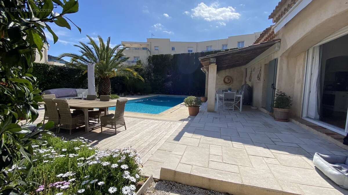 Maison à MANDELIEU-LA-NAPOULE