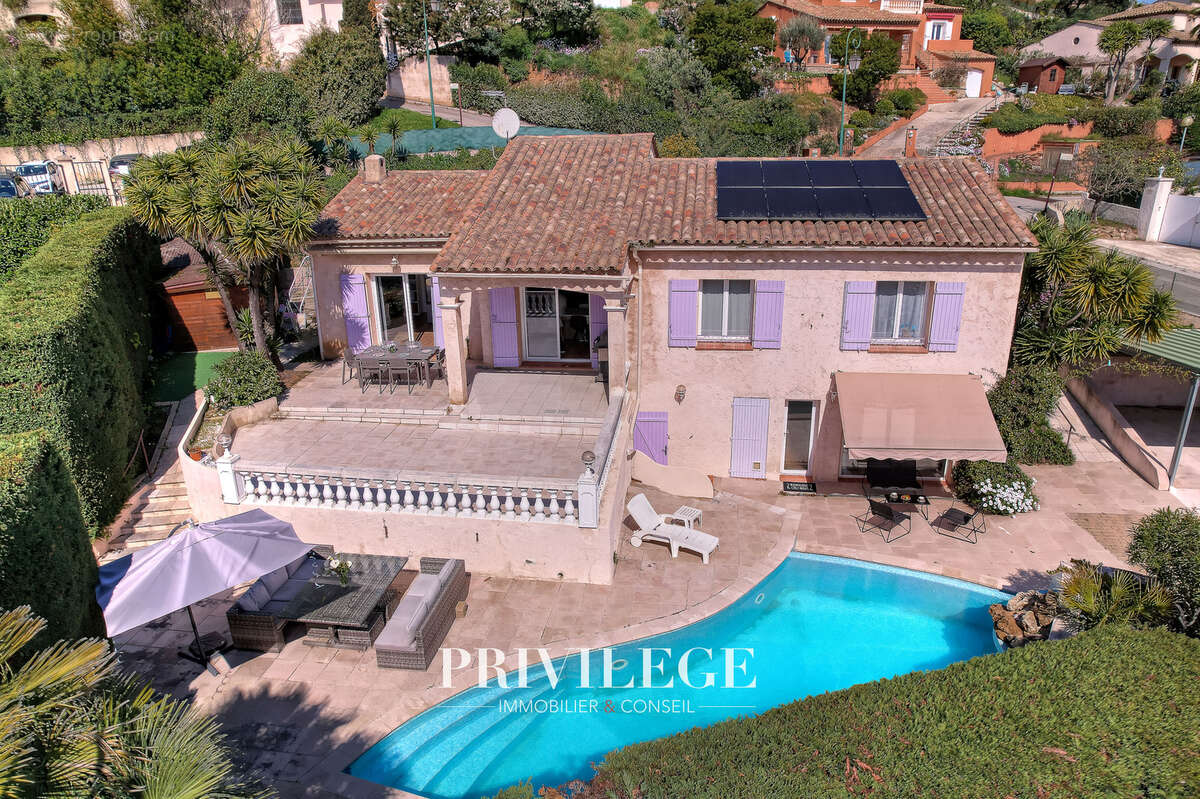 Maison à LA ROQUETTE-SUR-SIAGNE