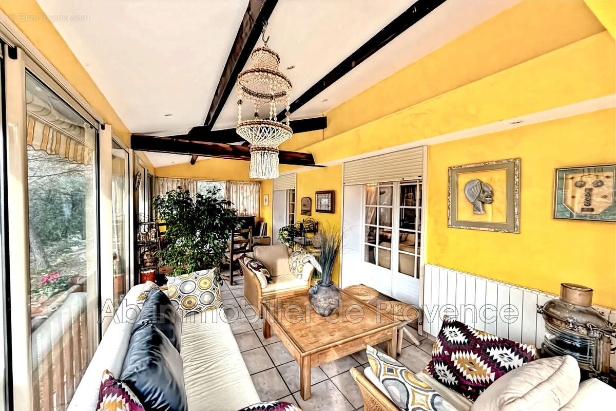 Maison 153 m² à Rognes  - photo 6