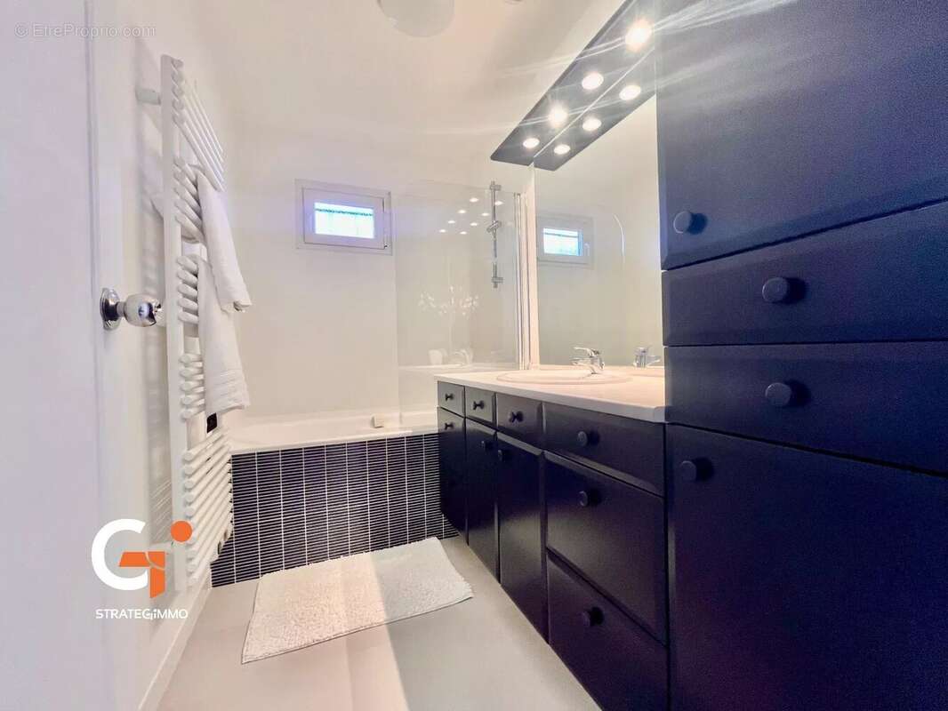 Maison à SAINT-ETIENNE-DU-ROUVRAY