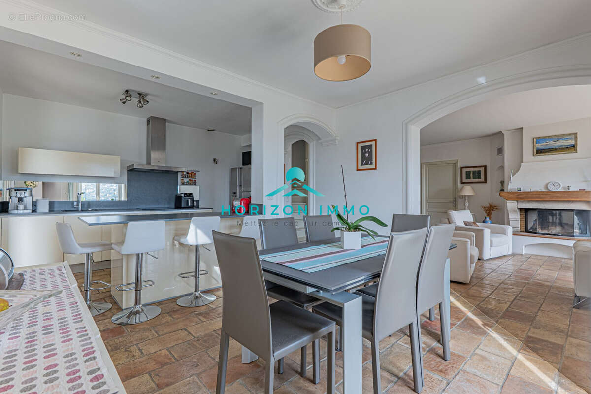 Maison à SAINT-LAURENT-DU-VAR