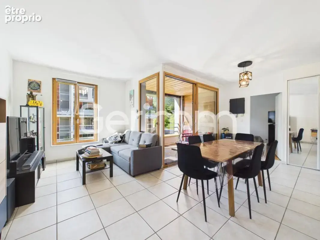 Vente - Appartement - 2 pièces + cuisine - 49 m² - 230 000 € - - photo 2