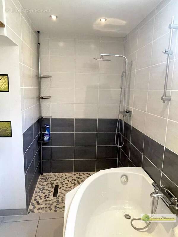 Maison 76 m² à Les Gours  - photo 6