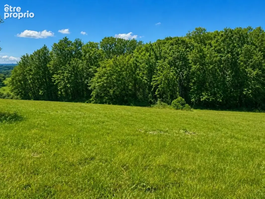Photo Terrain à Notre-Dame-De-Sanilhac au prix de 100 000€