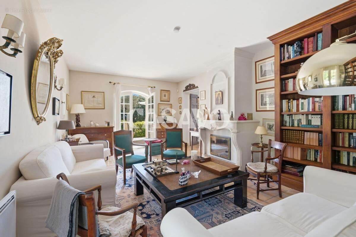 Vente Villa 8 pièces de 272m² - 13100 Saint-Marc-Jaumegarde - photo 17