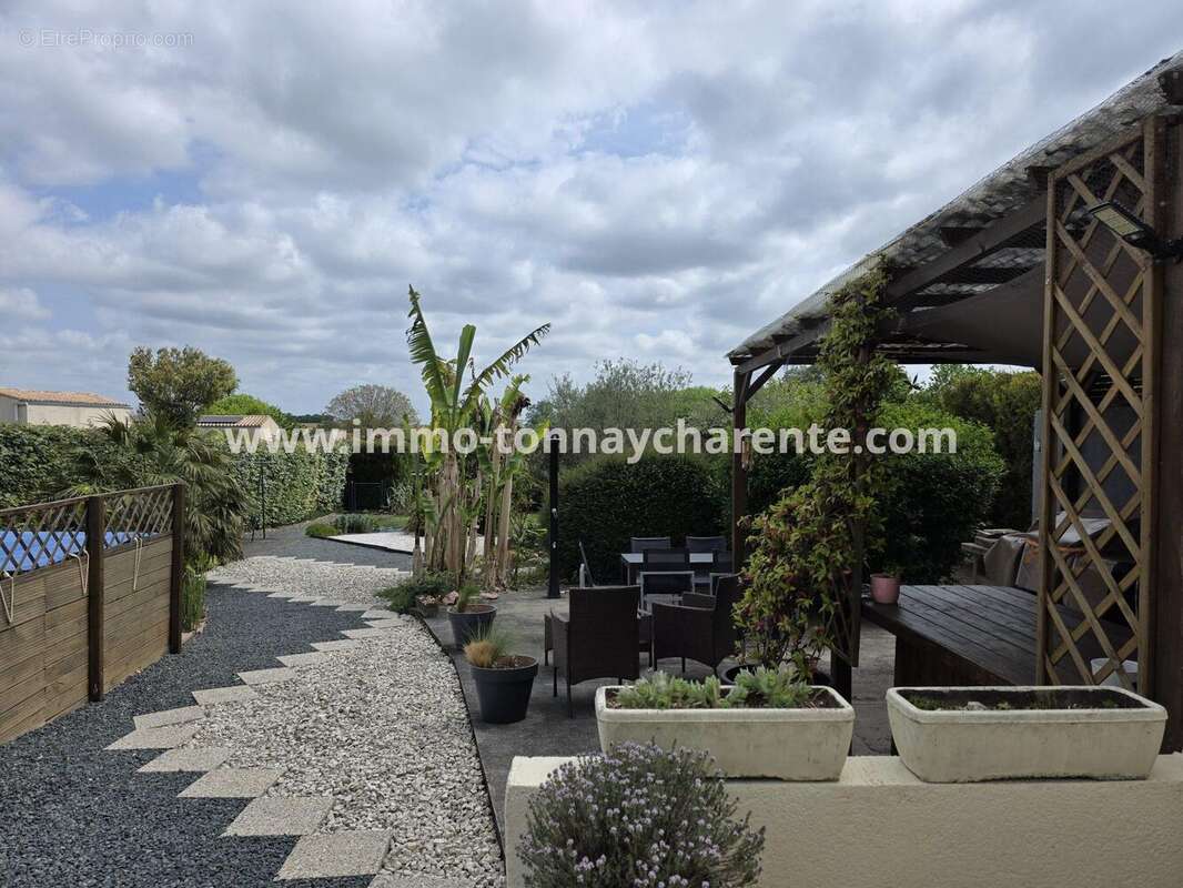 Maison à TONNAY-CHARENTE