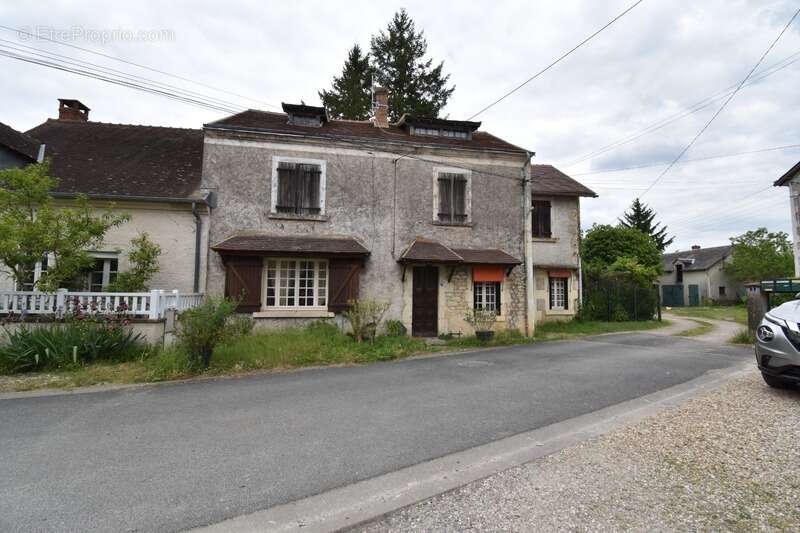 Maison à LE PONT-CHRETIEN-CHABENET