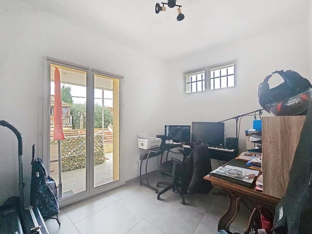 Appartement à SAINT-LAURENT-DU-VAR