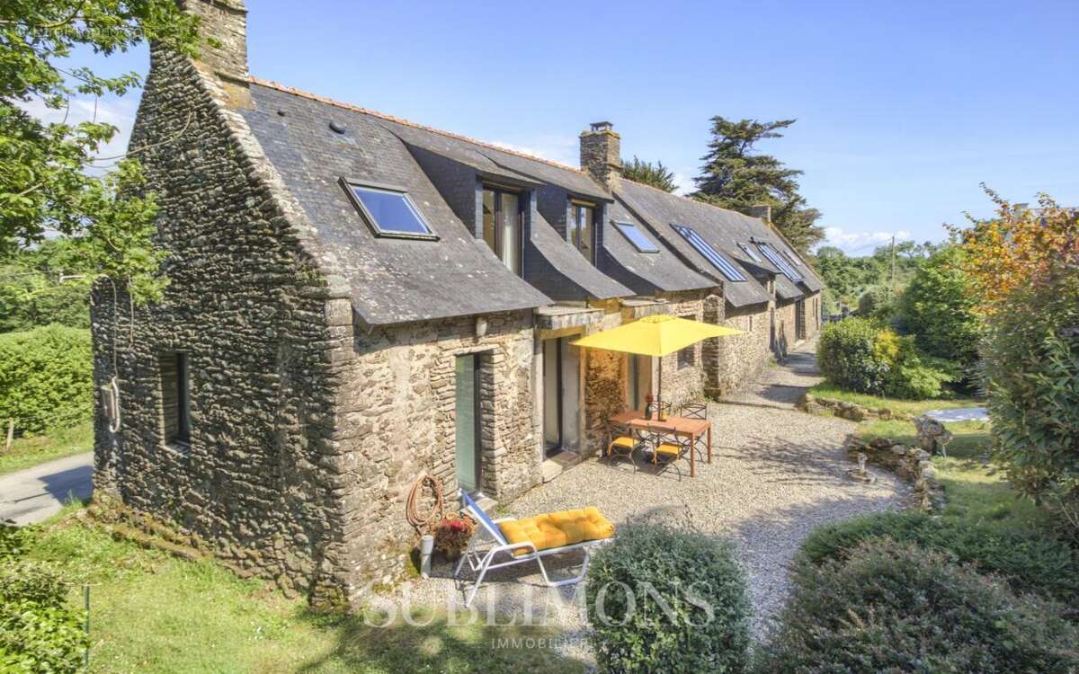 Maison à SURZUR