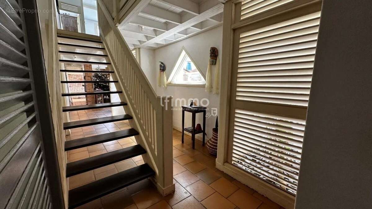 Maison à REMIRE-MONTJOLY